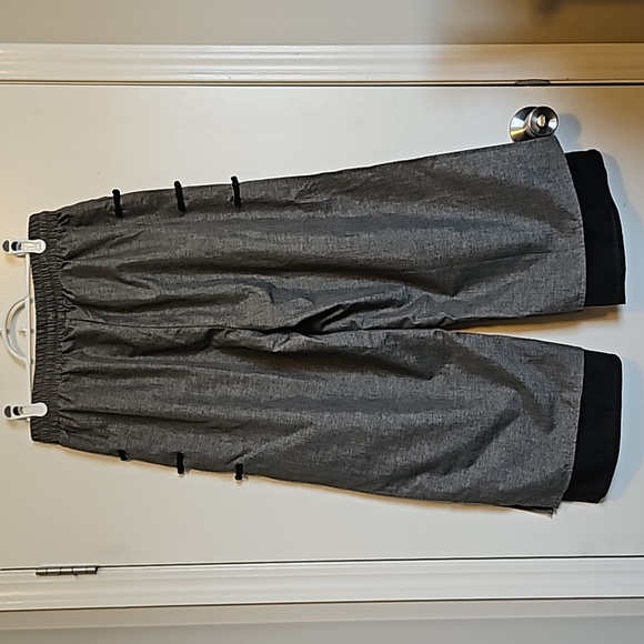 Asian Style Capris - Picture 2 of 6